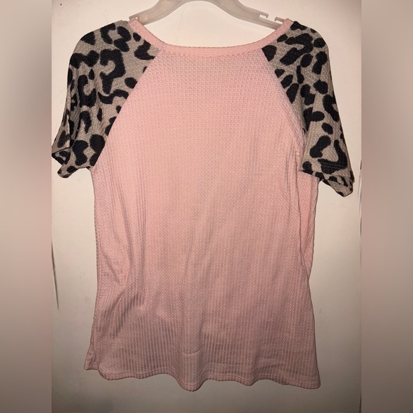 Viamor Pink Knit Top with Cheetah Print Short Sleeves size Medium - Picture 4 of 4